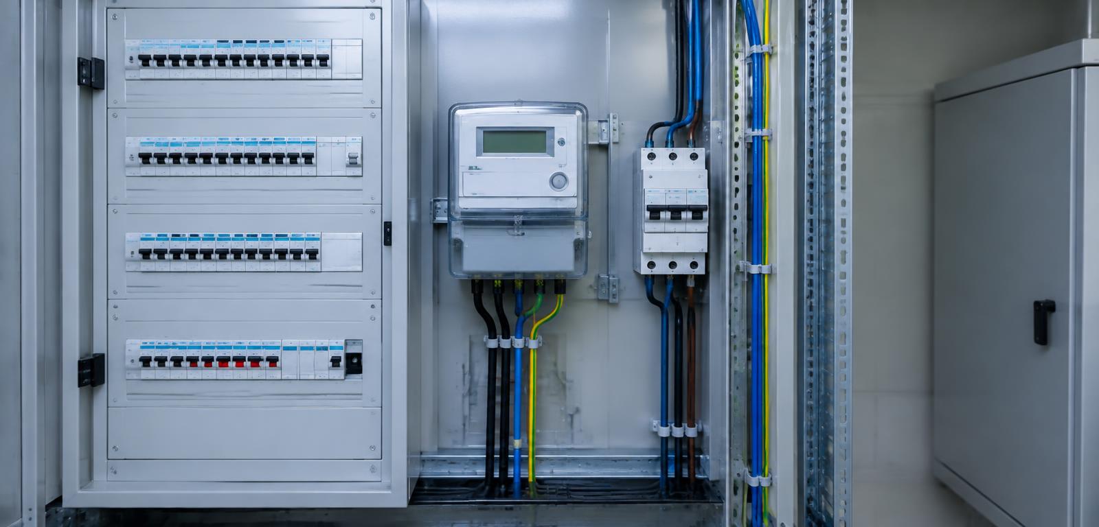 Smart electricity meter in a distribution board